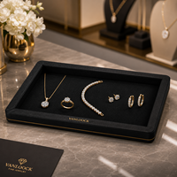 Plateau de présentation de bijoux en cuir noir avec doublure en microfibre douce et bordure dorée pour vitrines de décorations