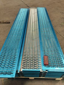 Plancher en <span class=keywords><strong>acier</strong></span> perforé antidérapant avec grip diamanté pour passerelles <span class=keywords><strong>de</strong></span> sécurité et grilles métalliques antidérapantes - Product Image 3