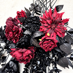 Arreglo Floral Artificial en Tonos Negro y Rojo con Eucalipto, Rosa y Peonía, Decoración para el Hogar, Halloween - Product Image 5