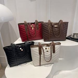 Sac fourre-tout classique pour femme avec coutures chevron, poignée contrastante, grande capacité, sac à main quotidien pour le bureau - Product Image 1