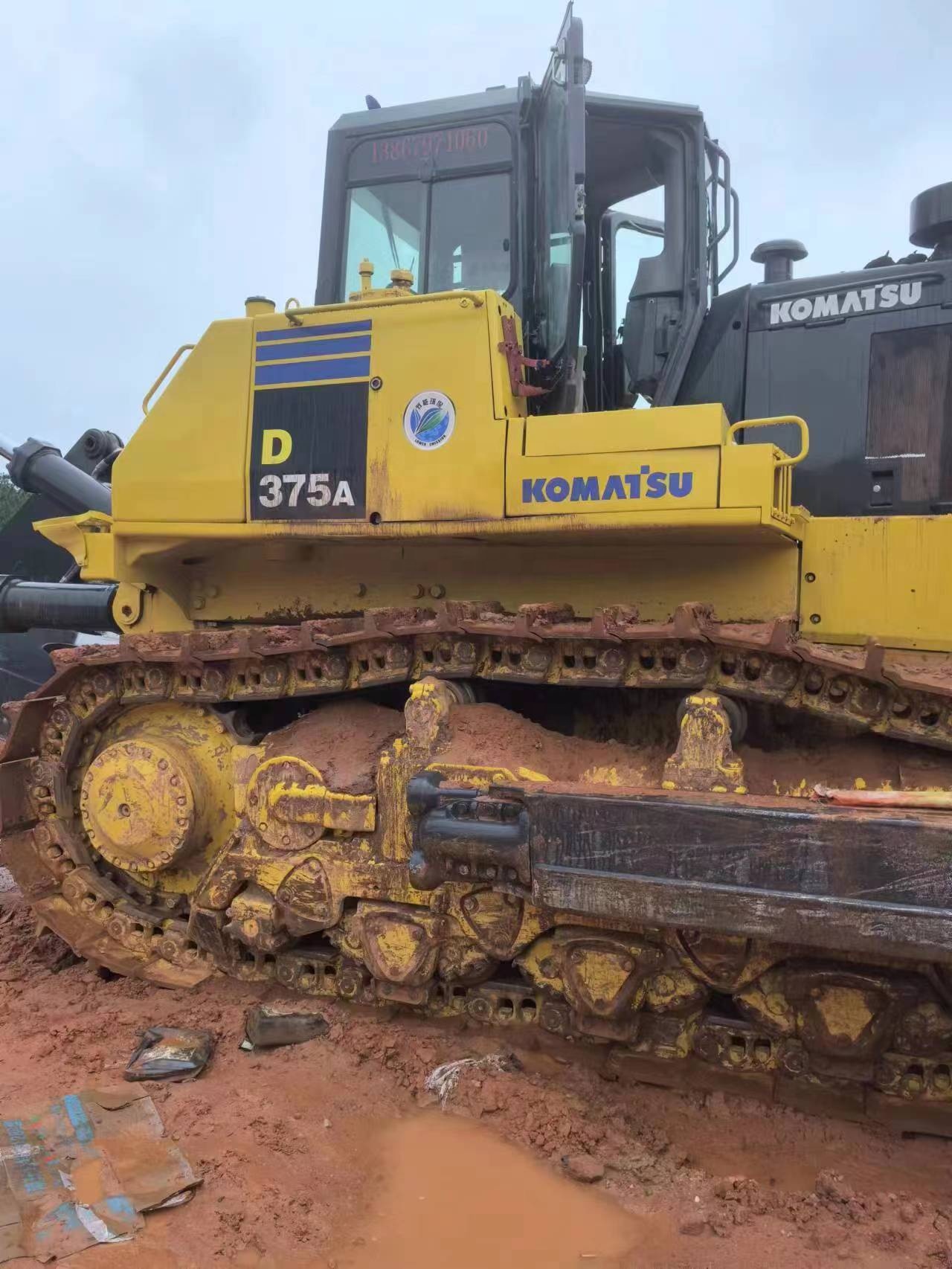 Komatsu D375 D375A-5 Crawler Bulldozer - High Power & Efficiency
