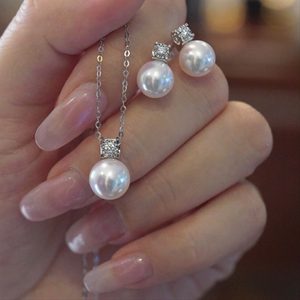 Orecchini Pendenti Stile <span class=keywords><strong>Regina</strong></span> con Zirconi Incastonati, Placcati Argento, Perle da 12mm, Set di <span class=keywords><strong>Gioielli</strong></span> con Collana e Orecchini per Matrimoni e Feste - Product Image 5