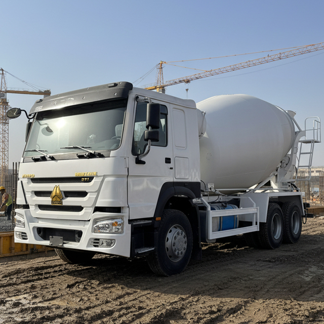 China Official Manufacturer SAIYOUBO Cheap Price 8cbm 10cbm 12cbm Truck-Mounted Bulk Cement Powder Material Transport Truck