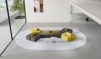 Ensemble de canapés sectionnels de luxe modernes en tissu, avec structure en bois massif, canapé d'angle rembourré, table modulaire intégrée, usage commercial