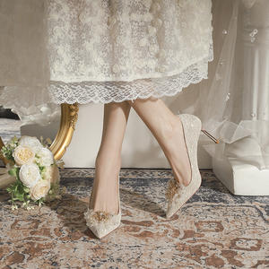 Zapatos elegantes para fiestas, estilo charol - tacones de aguja negros con punta en pico y sandalias para mujer - Product Image 2