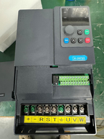7,5KW VFD Variateur de Fréquence Triphasé 380V 400V 440V avec Unité de Freinage Intégrée pour Moteur de Mélangeur Extrudeuse