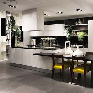 Cuisine modulaire en stratifié brillant moderne de conception italienne, simple, en forme de L, avec îlot central, design sans poignée - Product Image 4