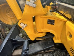 Miniexcavadora Komatsu PC30MR con Cabina, Peso Operativo de 3.5 Toneladas, Capacidad de la Cuchara de 0.09m, para Dueños de Granjas y Mantenimiento de Propiedades Rurales - Product Image 2