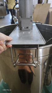 Bougie électrique industrielle semi-automatique faisant la <span class=keywords><strong>machine</strong></span> <span class=keywords><strong>Machine</strong></span> de remplissage et de fusion de cire de bougie chaude - Product Image 2