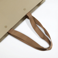 Boîte d'emballage et ensemble de sacs en papier personnalisés OEM ODM avec impression de logo pour l'emballage de détail et de supermarchés