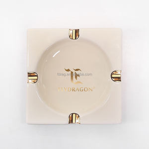 Diseño de logotipo personalizado Forma cuadrada Lámina de oro de lujo Cuatro ranuras Porcelana blanca Cerámica Cigarro Cenicero - Product Image 5