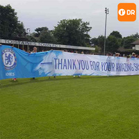 Drapeaux promotionnels personnalisés imprimés pour événements sportifs, avec bâtons en aluminium, en tissu PVC résistant aux UV, pour clôtures extérieures