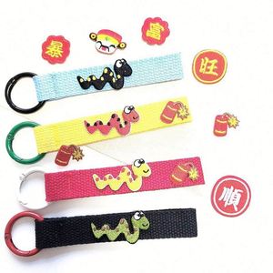 Autocollant de nom couleur bonbon, Patch animal brodé mignon, Serpent, Porte-clés du Nouvel An, Sac en tissu, Ruban, Porte-clés - Product Image 2
