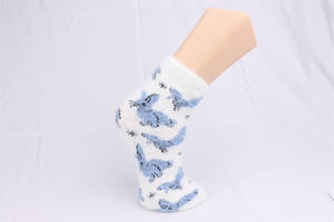 Cadeaux mode d'hiver Chaussons d'intérieur en fausse fourrure duveteux pour femme - Product Image 3