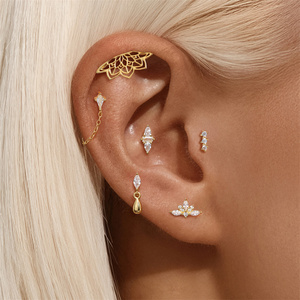 Clou d'oreille minimaliste classique en argent sterling S925 plaqué or, hypoallergénique, à dos plat, pour cartilage, pour femme - Product Image 3
