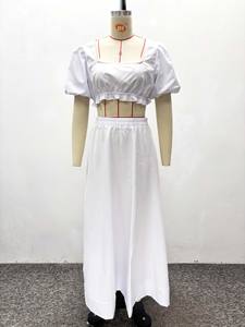 Женский белый комплект из 2 предметов: укороченный топ с пышными рукавами и квадратным вырезом и юбка макси с высокой талией. Женский комплект в африканском стиле Sehe Fashion. - Product Image 4