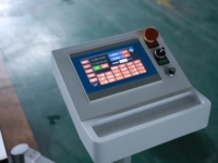 Multifunctionele intelligente vlakbedsnijmachine voor het verwerken van composietmateriaal, pakkingen en kartonnen verpakkingen.