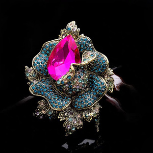 Accessoires pour femmes : <span class=keywords><strong>Broche</strong></span> simple, élégante et luxueuse, décoration colorée, <span class=keywords><strong>broche</strong></span> <span class=keywords><strong>CC</strong></span>, <span class=keywords><strong>broche</strong></span> fleur en cristal et strass, <span class=keywords><strong>broche</strong></span> de costume - Product Image 4