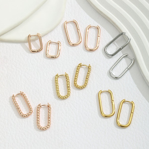 Boucles d'oreilles géométriques ovales en forme de U en alliage de zinc, bijoux minimalistes unisexes à la mode - Product Image 1
