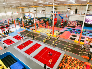 Équipement de terrain de jeu intérieur pour enfants, équipement de jeu souple avec toboggan en forme de beignet et fosse de mousse, parc de trampolines pour enfants - Product Image 2