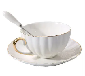 핫 세일 도자기 화이트 양각 사용자 정의 디자인 세라믹 컵과 접시 골드 림 뼈 중국 차 컵과 접시