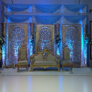Magnifique Scène d'Événement de Mariage Asiatique Moderne, Décoration de Scène de Réception Style Maharaja, Aménagement de Scène Luxe Blanc & Or - Product Image 1
