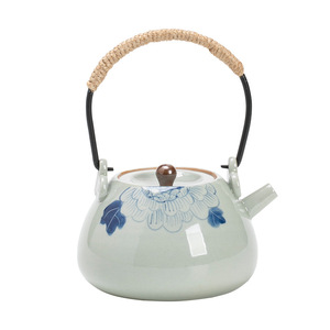 Théière Shangyan en céramique bleue et blanche avec motif pivoine et couvercle pour servir le thé - Product Image 5