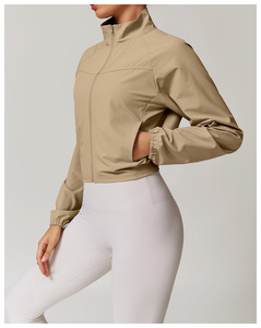 Veste de sport d'été OEM Fiess à col montant, fermeture éclair intégrale, haut de sport court pour la course à pied, veste de sport avec poches, ensemble élégant, respirant et à séchage rapide - Product Image 2