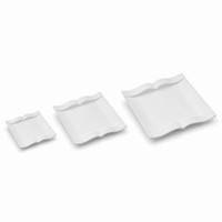 Assiette de service incassable en mélamine avec bord ondulé, vaisselle légère pour la restauration, impression de logo personnalisée possible