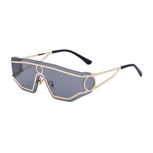 Ly-98427 Gafas de sol unisex de moda con montura negra, protección UV400 de metal y plástico, clase 2, para hombres y mujeres - Product Image 5