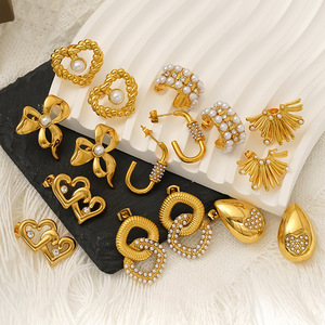 Pendientes de Acero Inoxidable con Perlas y Lazo en Forma de Corazón, Estilo Lujoso y Moderno, Venta al Por Mayor EH154 - Product Image 1
