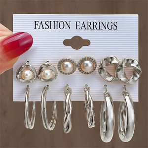 ต่างหูห่วงไข่มุกรูปหัวใจทรงกลมขนาดใหญ่ทรงเรขาคณิตทำจากโลหะเคลือบทองหรูหราแนววินเทจสำหรับผู้หญิง - Product Image 4