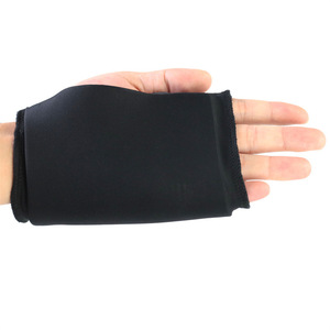 Soporte para muñeca, guante con bolsa de hielo, negro, ajustable, para aliviar el dolor, protección deportiva, tamaño adulto, talla única, se adapta a la mayoría - Product Image 2