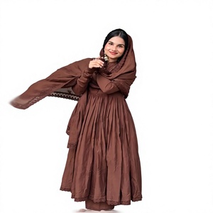 Lanzamiento de un nuevo vestido de fiesta de diseñador con bordados. - Product Image 1