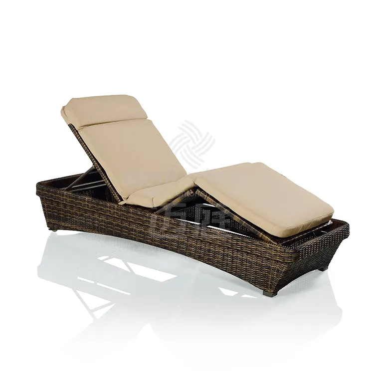 Neuankömmling Polyester und Rattan Pool möbel Strand Outdoor Klappbare Strand Lounge Stühle Sonnen liege Pool Strand liege