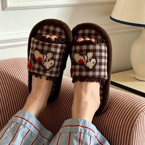 XIXITIAO 2026 Nouvelles pantoufles à motif écossais à une bride <span class=keywords><strong>pour</strong></span> femmes, mignonnes pantoufles de sol en coton avec motif <span class=keywords><strong>chien</strong></span>, antidérapantes, absorbant la transpiration, <span class=keywords><strong>pour</strong></span> la maison - Product Image 3