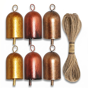 Campana Decorativa da Giardino in Metallo Dorato Inciso a Tema Animale Tradizionale per Natale - Product Image 1