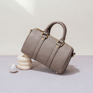 Estilo Retro Diseño de nicho Primera capa de cuero de vaca Guangzhou Bolsos de <span class=keywords><strong>mujer</strong></span> Senior Sense Fashion Crossbody Bag - Product Image 1