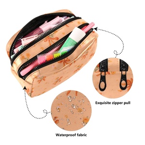 Nueva llegada: Estuche de lápices personalizado con estampado floral, bolsa de cosméticos portátil, bolsa de maquillaje acolchada personalizada, bolsa de aseo de viaje. - Product Image 3