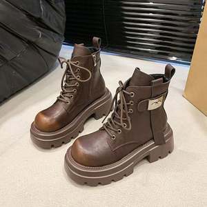 Bottes de cowboy rétro western pour femmes bottes de moto à tube court à semelles épaisses caractéristique d'augmentation de la hauteur pour l'automne hiver 2024 - Product Image 3