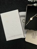 Boîte à bijoux personnalisée avec motif orchidée en relief et emballage style carillon pour le rangement et la présentation de cadeaux en boutique