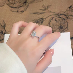 Anelli di Fidanzamento Minimalisti Premium a 4 Punte in Oro Bianco 18K con Diamanti Coltivati in Laboratorio, Gioielli Raffinati per Donne - Product Image 5