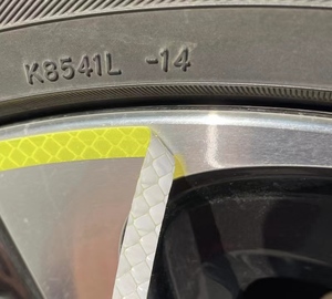 สติกเกอร์สะท้อนแสง PET คุณภาพดี ราคาคุ้มค่า สำหรับล้อรถ กันน้ำ ติดแน่น ทนทาน (สีสามารถปรับแต่งได้) - Product Image 3