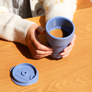 Taza de café plegable de silicona, taza de viaje portátil, botella de agua plegable rosa para adultos, uso al aire libre - Product Image 2