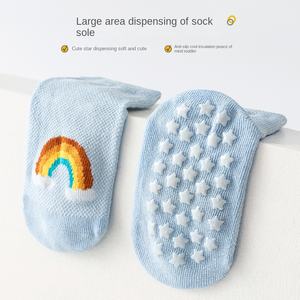 KBD Nouveau design Chaussettes antidérapantes pour bébés Chaussettes de sol pour enfants en coton doux pour bébés Chaussettes antidérapantes en vente - Product Image 3