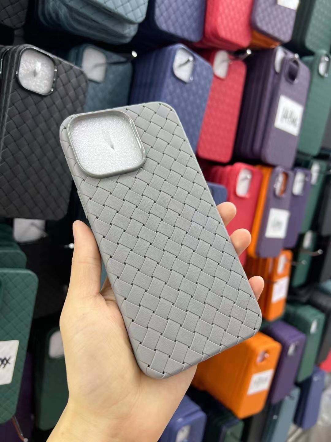 สีเทาเข้ม