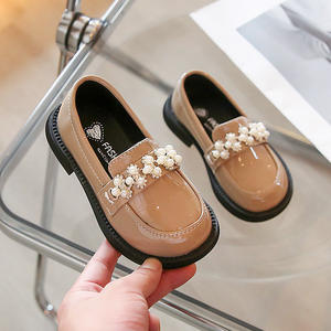 أحذية لوفر بريطانية للأطفال من الجلد اللامع بالجملة، أحذية ماري جين ناعمة وجميلة للبنات مناسبة للزي الرسمي - Product Image 4