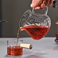 Moderno servidor de café de vidrio de borosilicato de alta resistencia con corte de diamante de 400ml/600ml, con tapa y componentes de plástico transparente con escala.