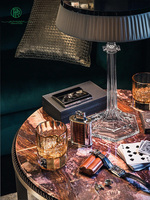 Comptoir de bar de luxe, casier à vin, banquette en velours, mobilier commercial pour boîte de nuit, inspiration de décoration pour salon VIP