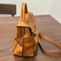 Tas Selempang Kulit Sapi Lapis Atas dengan Logo Kustom, Pegangan Atas, untuk Wanita, Cocok untuk Kerja, Bepergian, dan Aktivitas Sehari-hari